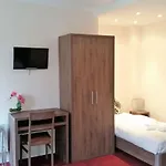 La Perle Montparnasse מלון