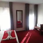 La Perle Montparnasse מלון פריז