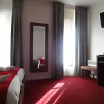 La Perle Montparnasse מלון 2*