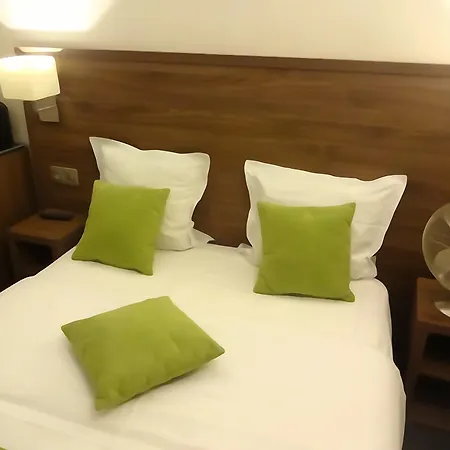 Hotel La Perle Montparnasse 2*