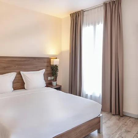 Hotel La Perle Montparnasse 2*
