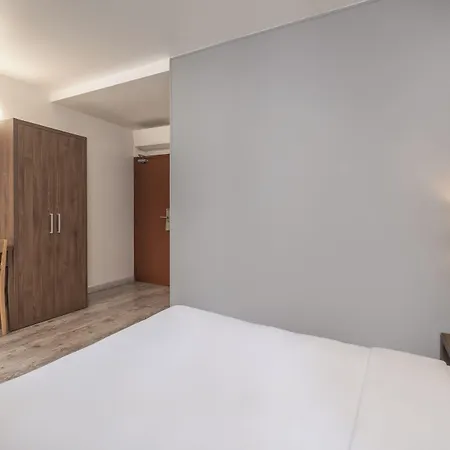Hotel La Perle Montparnasse Paris