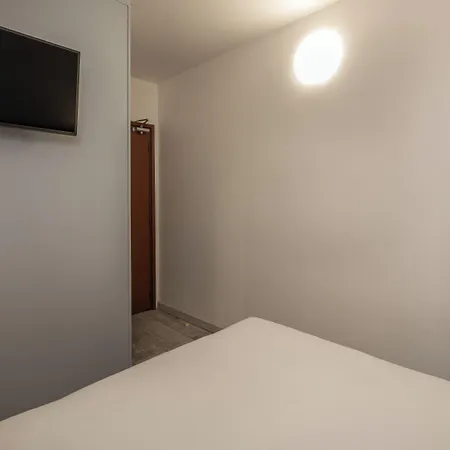 Otel La Perle Montparnasse Paris