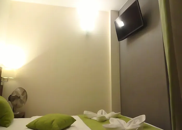 La Perle Montparnasse 2* Parijs