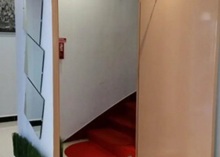 Hotel La Perle Montparnasse 2*