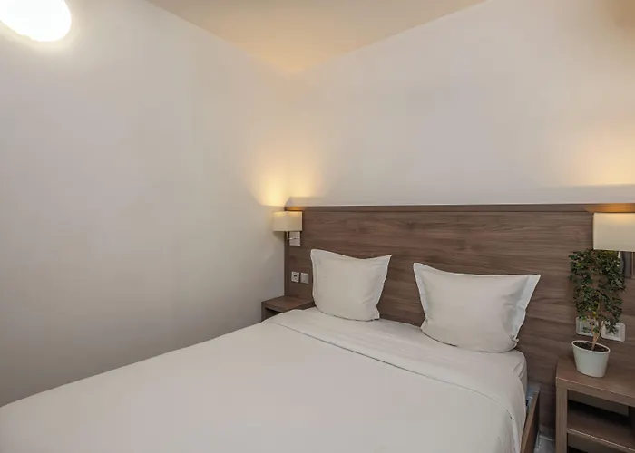 La Perle Montparnasse Hotel