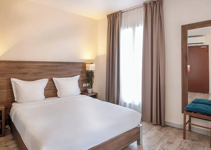 Hotel La Perle Montparnasse 2*