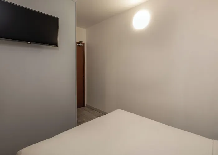 Hotel La Perle Montparnasse Parijs