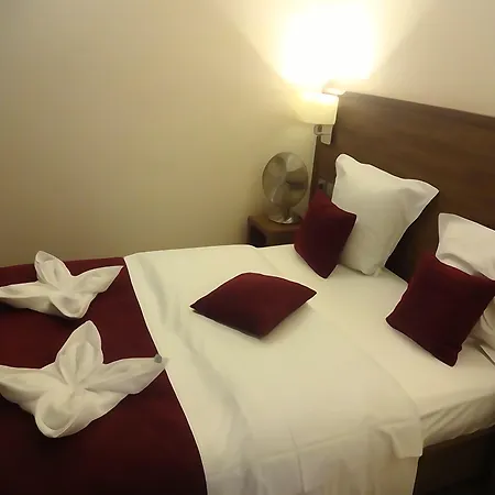 Hotel La Perle Montparnasse 2*
