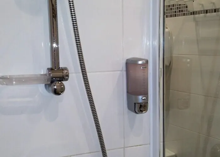 لا بيرل مونتبارناس فندق