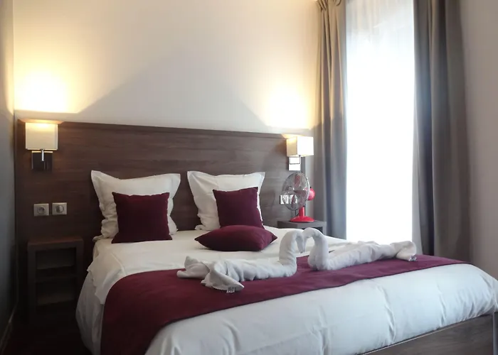 لا بيرل مونتبارناس 2* باريس