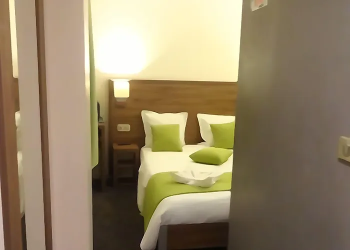 لا بيرل مونتبارناس 2*