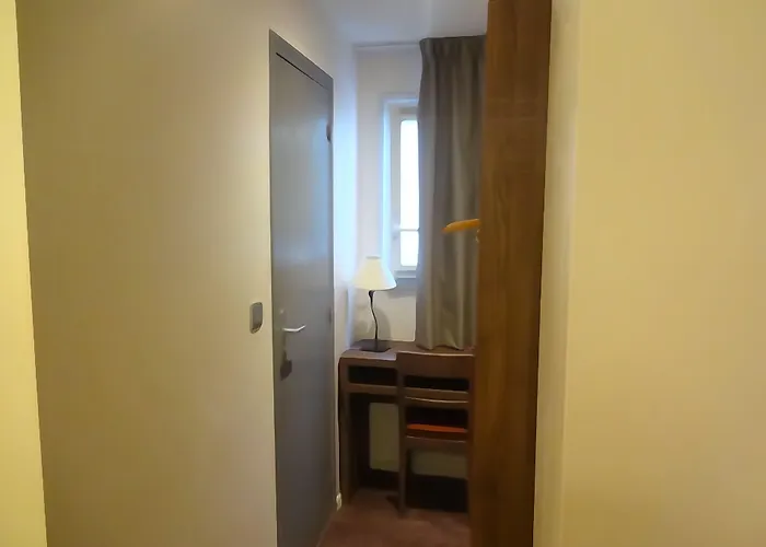 لا بيرل مونتبارناس 2* باريس