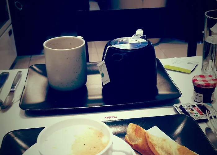 لا بيرل مونتبارناس باريس