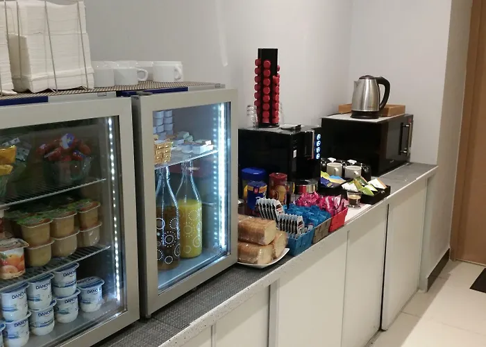 لا بيرل مونتبارناس فندق